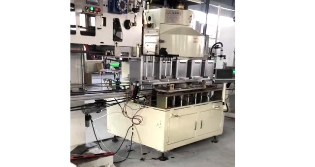 封底、蓋扣嚴(yán)扣平，封底后無疤，滲漏等現(xiàn)象